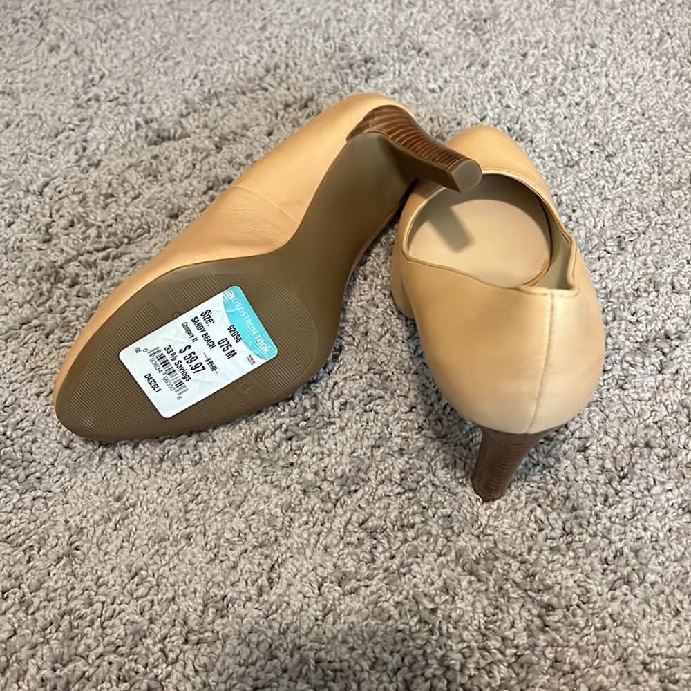 Tan Heels - Picture 2 of 3